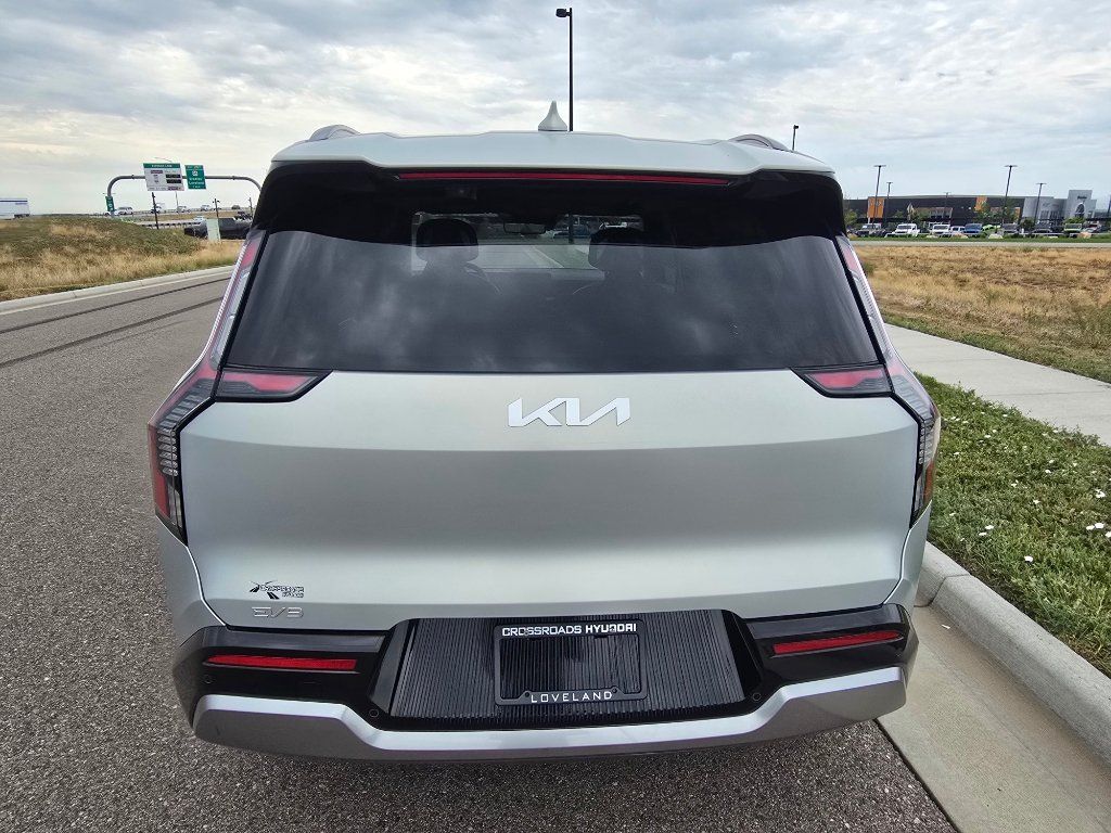 Used 2024 Kia EV9 Land AWD/4WD image 5