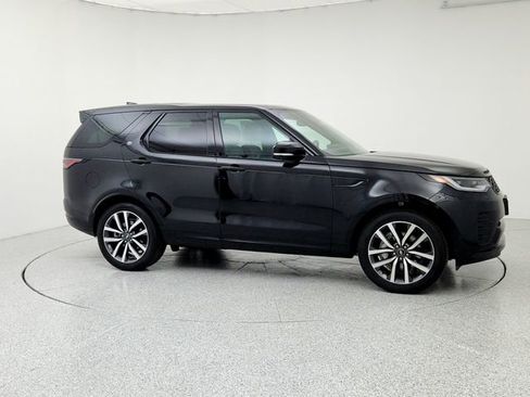 Certified 2024 Land Rover Discovery Dynamic SE image 3