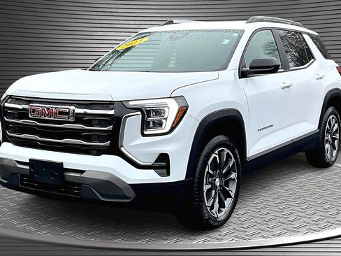 Used 2025 GMC Terrain Elevation w/ Elevation Premium Package image 3