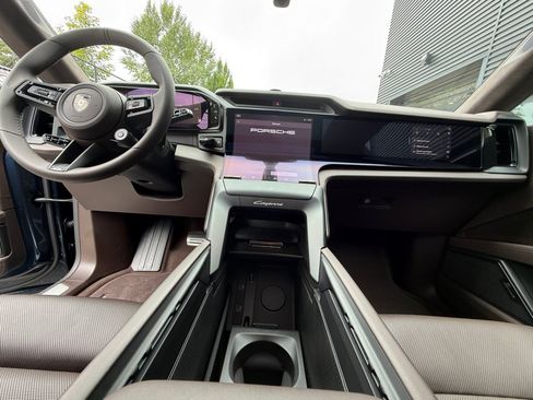 New 2026 Porsche Cayenne Turbo Electric AWD/4WD image 16