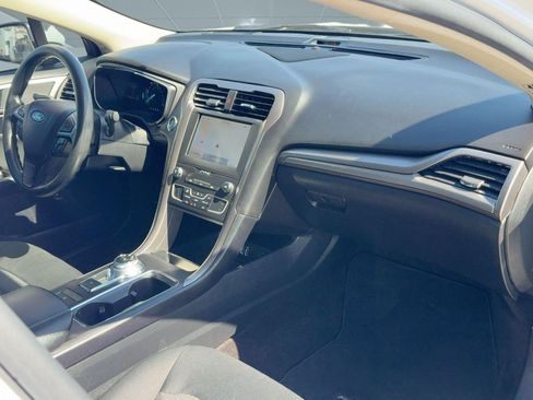 Used 2020 Ford Fusion SE image 24