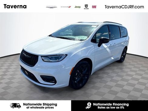 New 2026 Chrysler Pacifica Limited w/ S Appearance Package image 1