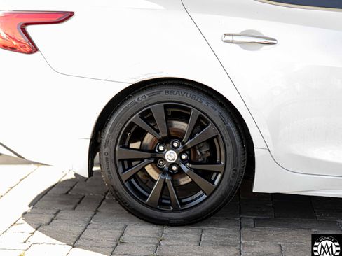 Used 2016 Nissan Maxima Platinum image 11