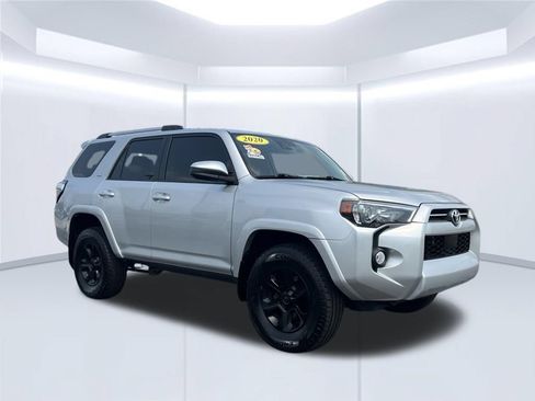 Used 2020 Toyota 4Runner SR5 AWD/4WD image 2