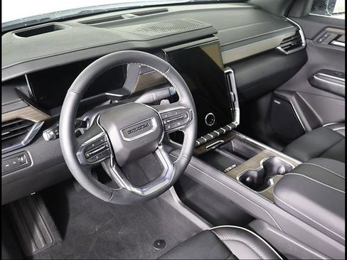 Used 2024 GMC Acadia Denali AWD/4WD image 6