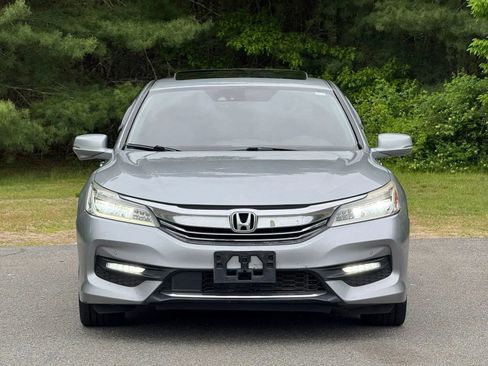 Used 2017 Honda Accord Touring image 3