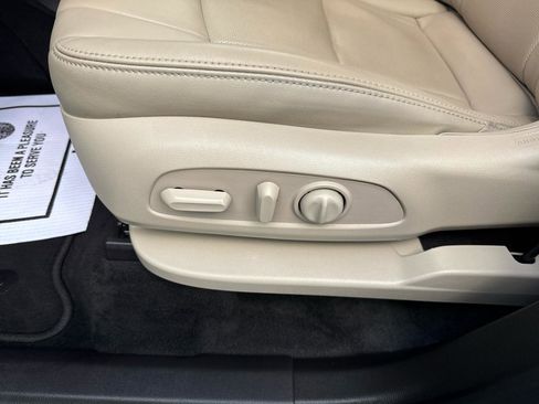 Used 2019 Buick Enclave Essence AWD/4WD image 12