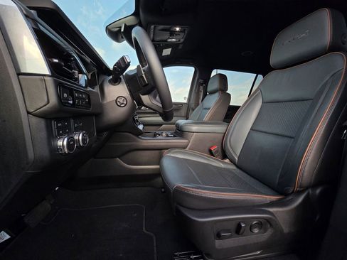 Used 2025 GMC Yukon XL AT4 AWD/4WD image 23