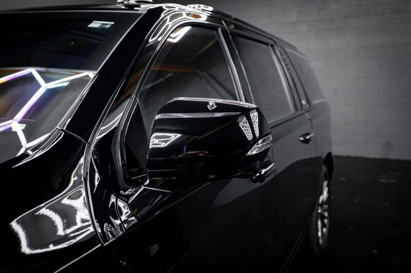 Used 2023 Cadillac Escalade ESV V w/ Heavy-Duty Trailer Package AWD/4WD image 15