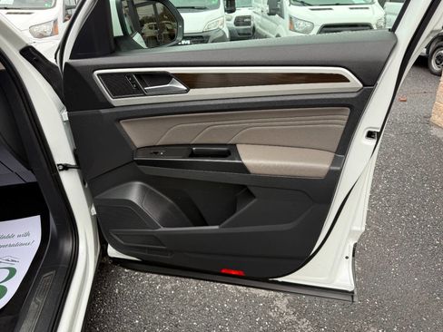 Used 2021 Volkswagen Atlas SE image 38