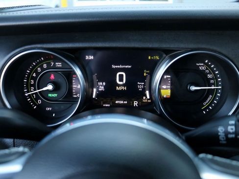 Used 2023 Jeep Wrangler Unlimited Sahara w/ Cold Weather Group image 15