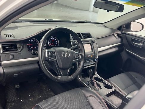 Used 2017 Toyota Camry SE FWD image 10