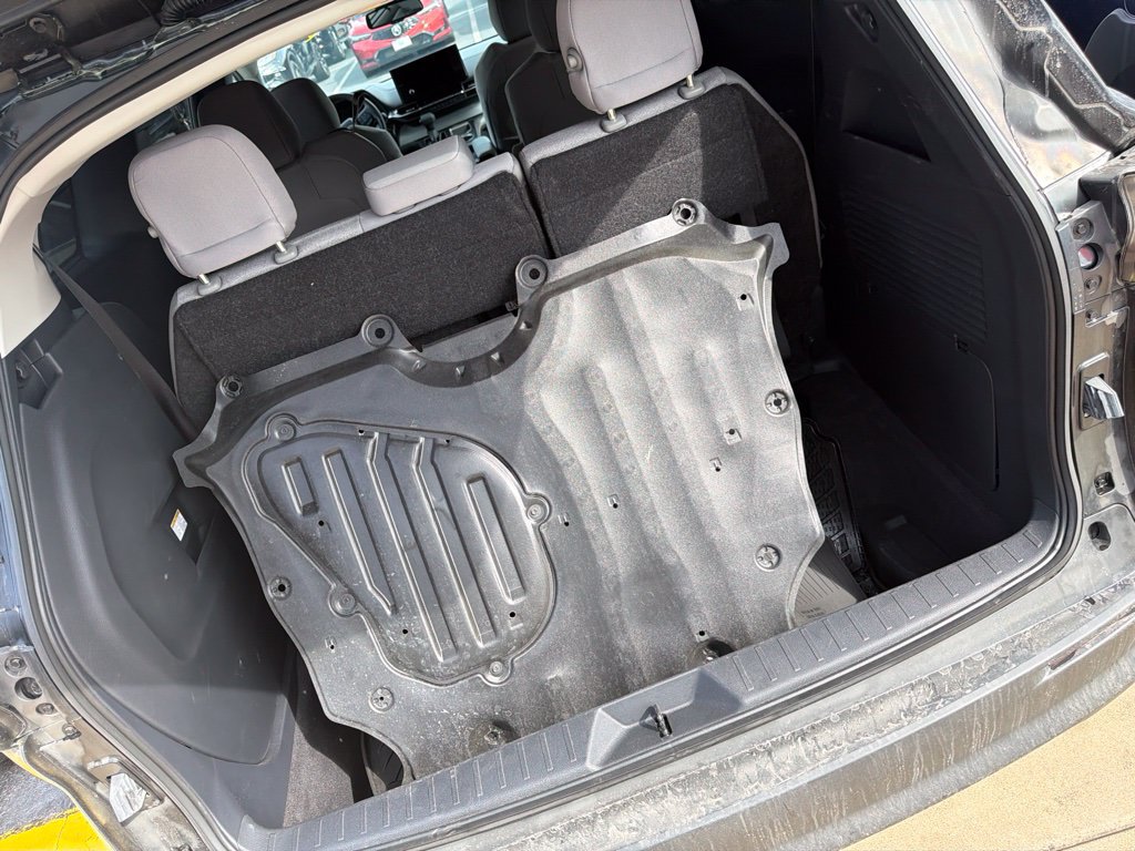 Used 2026 Toyota Sienna LE FWD image 7