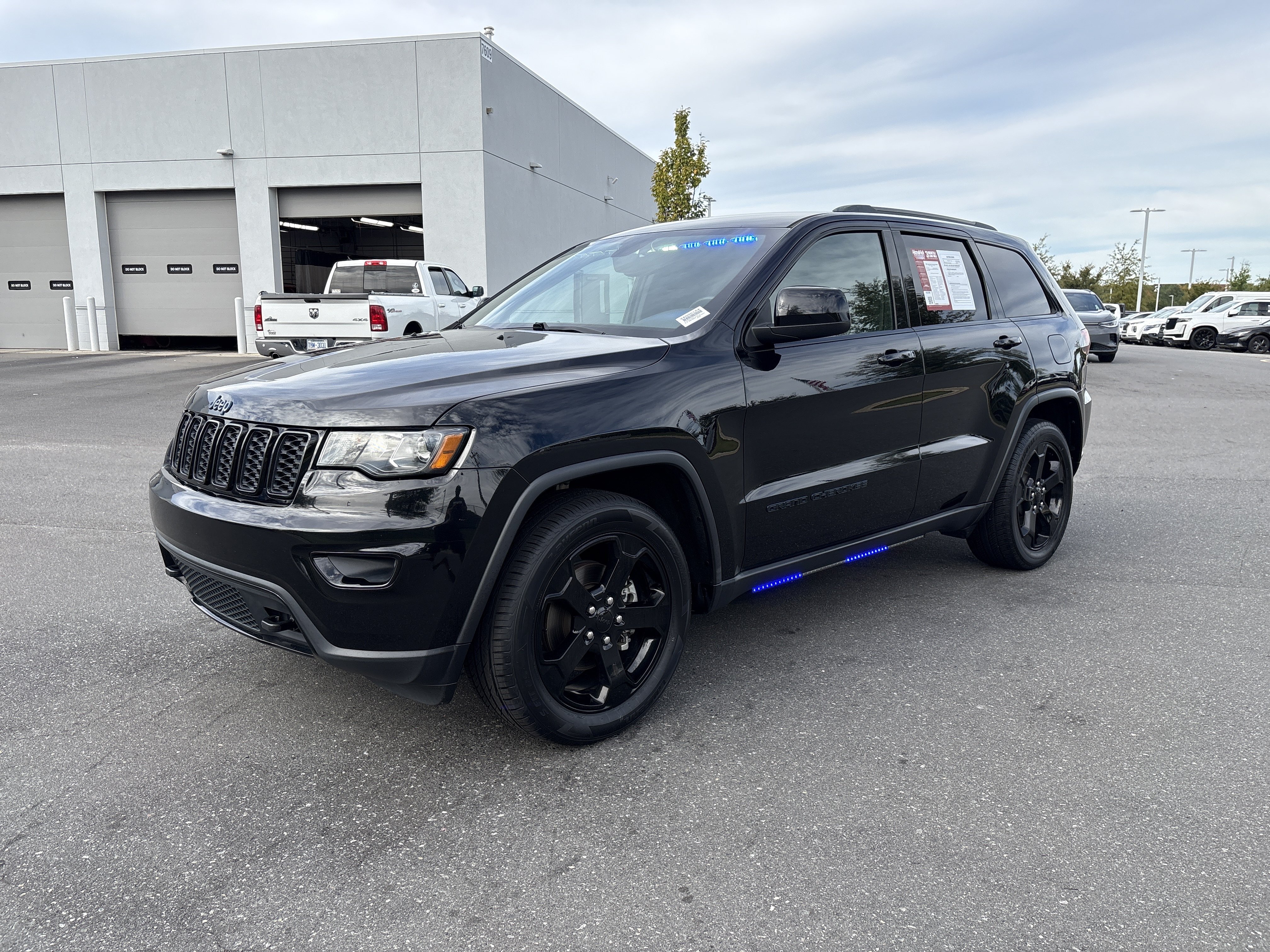 Used 2020 Jeep Grand Cherokee Laredo RWD image 5