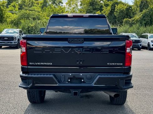 Used 2024 Chevrolet Silverado 2500 Custom w/ Custom Value Package AWD/4WD image 4