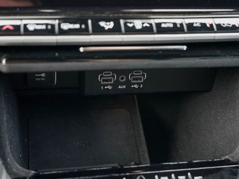 Used 2024 Jeep Wagoneer Series II w/ Flexible Seating Group image 19