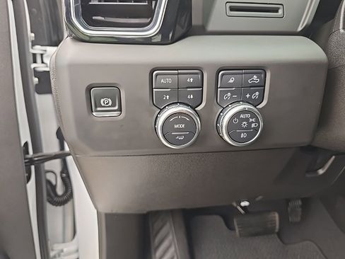 Used 2025 GMC Sierra 3500 Denali image 22