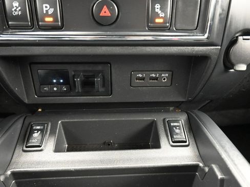 Used 2019 Nissan Titan SL w/ Midnight Edition image 23