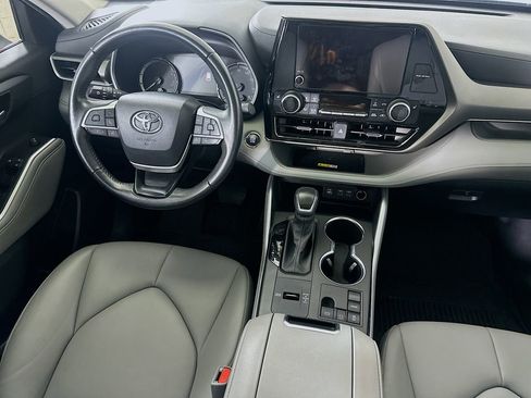 Used 2023 Toyota Highlander XLE image 18
