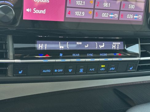 Certified 2023 Toyota Sienna XLE image 26