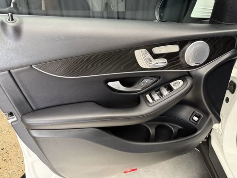 Used 2017 Mercedes-Benz GLC 300 4MATIC image 19