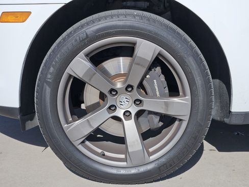 Used 2023 Porsche Macan Turbo image 14