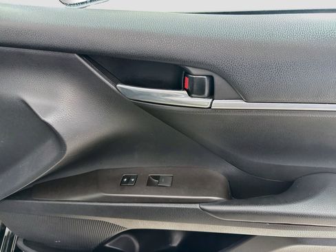 Used 2021 Toyota Camry SE FWD image 31