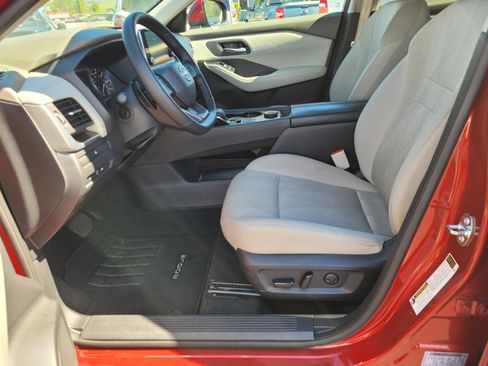 Used 2025 Nissan Rogue SV AWD/4WD image 10