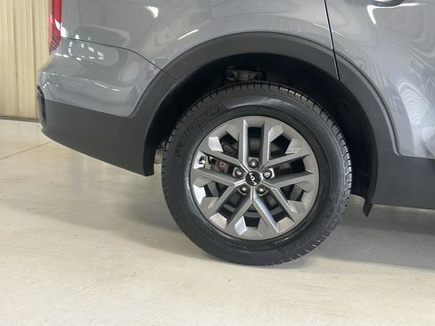 Used 2023 Kia Telluride LX FWD image 31