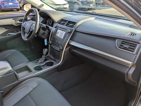 Used 2016 Toyota Camry SE image 31