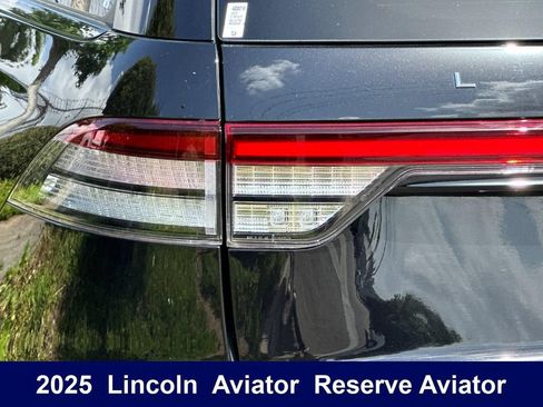 Used 2025 Lincoln Aviator Reserve w/ Jet Appearance Package RWD image 39