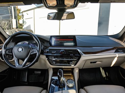 Used 2019 BMW 530e w/ Convenience Package image 13