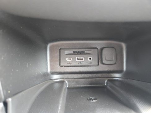 Used 2019 Chevrolet Equinox Premier FWD image 22