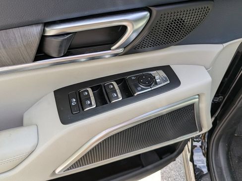 Used 2025 Kia Telluride EX w/ EX Captain's Chair Package FWD image 17