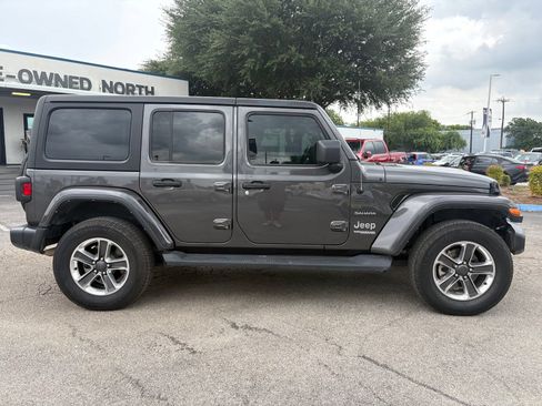 Used 2022 Jeep Wrangler Unlimited Sahara AWD/4WD image 2