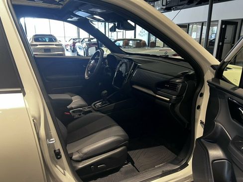 Used 2025 Subaru Forester Limited w/ Popular Package AWD/4WD image 29