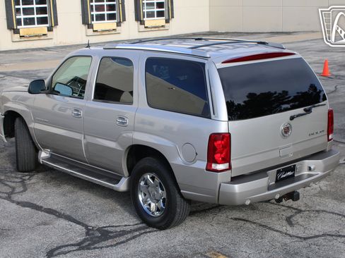 Used 2005 Cadillac Escalade AWD image 4