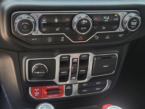 Used 2021 Jeep Gladiator Mojave AWD/4WD image 35
