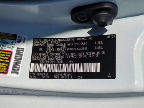 Used 2023 Toyota Sienna XLE FWD image 38