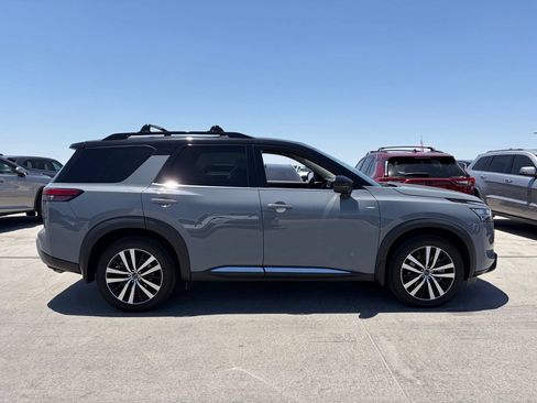 Used 2023 Nissan Pathfinder Platinum w/ Cargo Package AWD/4WD image 3