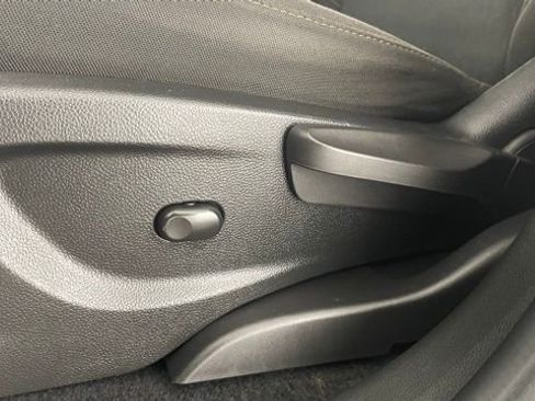 Used 2020 Chevrolet Trax LS image 35