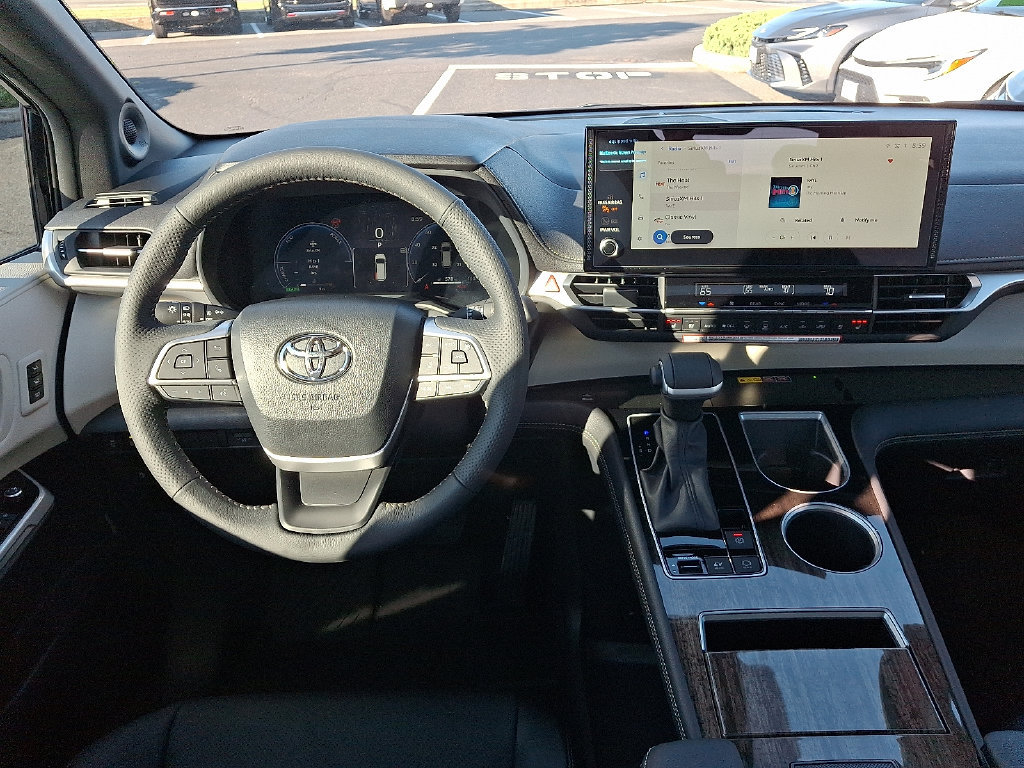 Used 2026 Toyota Sienna Limited FWD image 14
