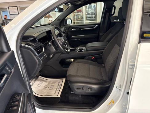 Used 2025 GMC Acadia Elevation image 15