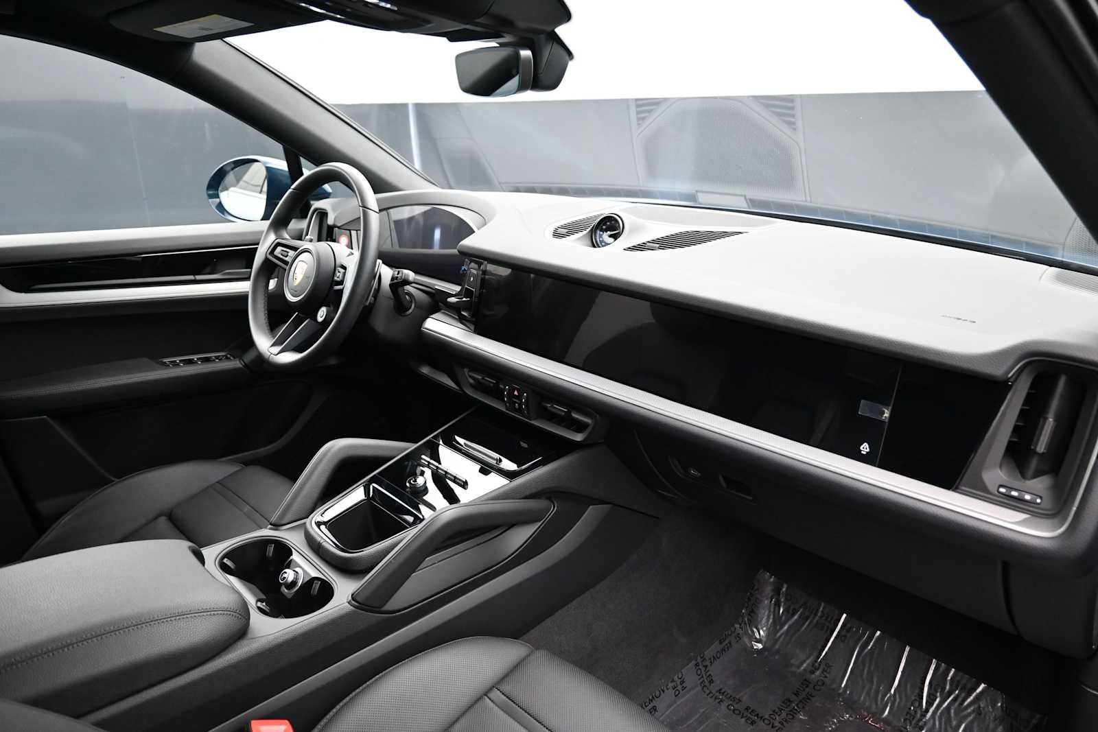Certified 2025 Porsche Cayenne Coupe AWD/4WD image 21