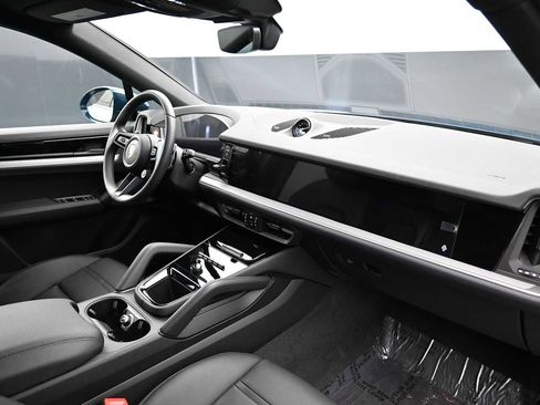 Certified 2025 Porsche Cayenne Coupe AWD/4WD image 21