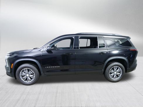 Used 2025 Chevrolet Traverse LT image 4