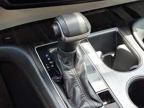 Used 2021 Toyota Sienna Limited image 19