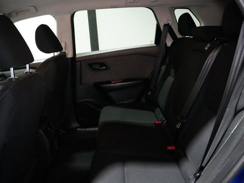 Used 2023 Nissan Rogue S image 18