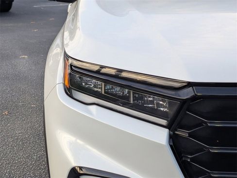 Used 2025 Honda Pilot Black Edition image 10