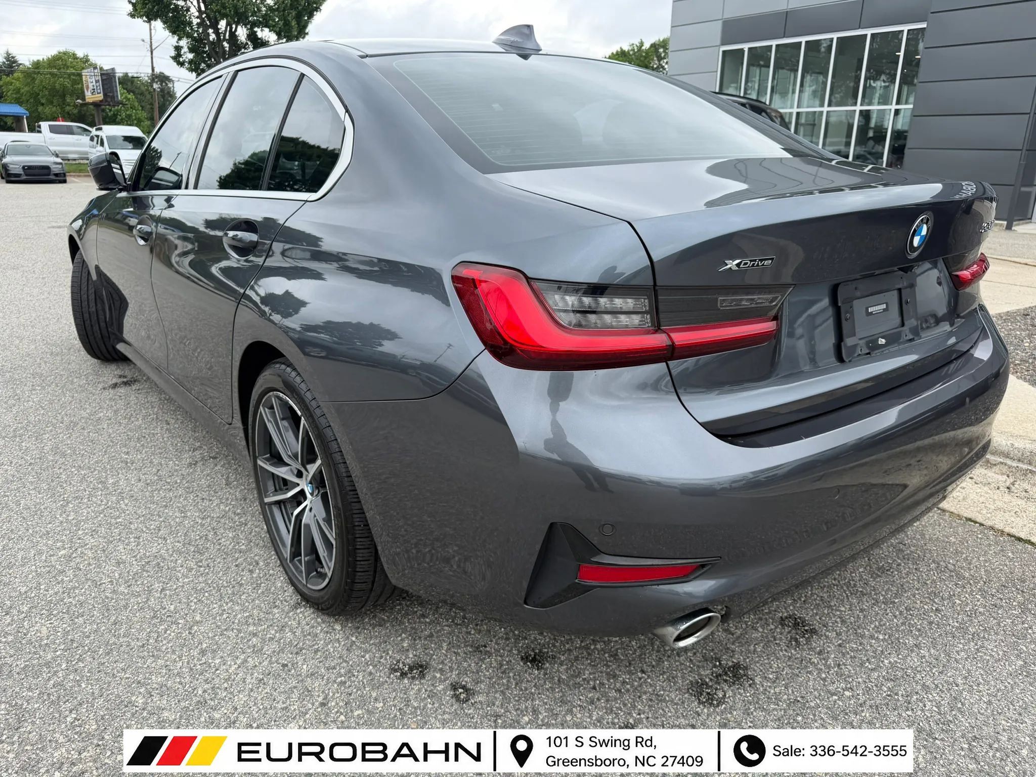 Used 2019 BMW 330i xDrive Sedan w/ Convenience Package AWD/4WD image 3